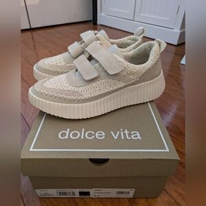 NWT Dolce Vita Sandstone Platform Sneakers